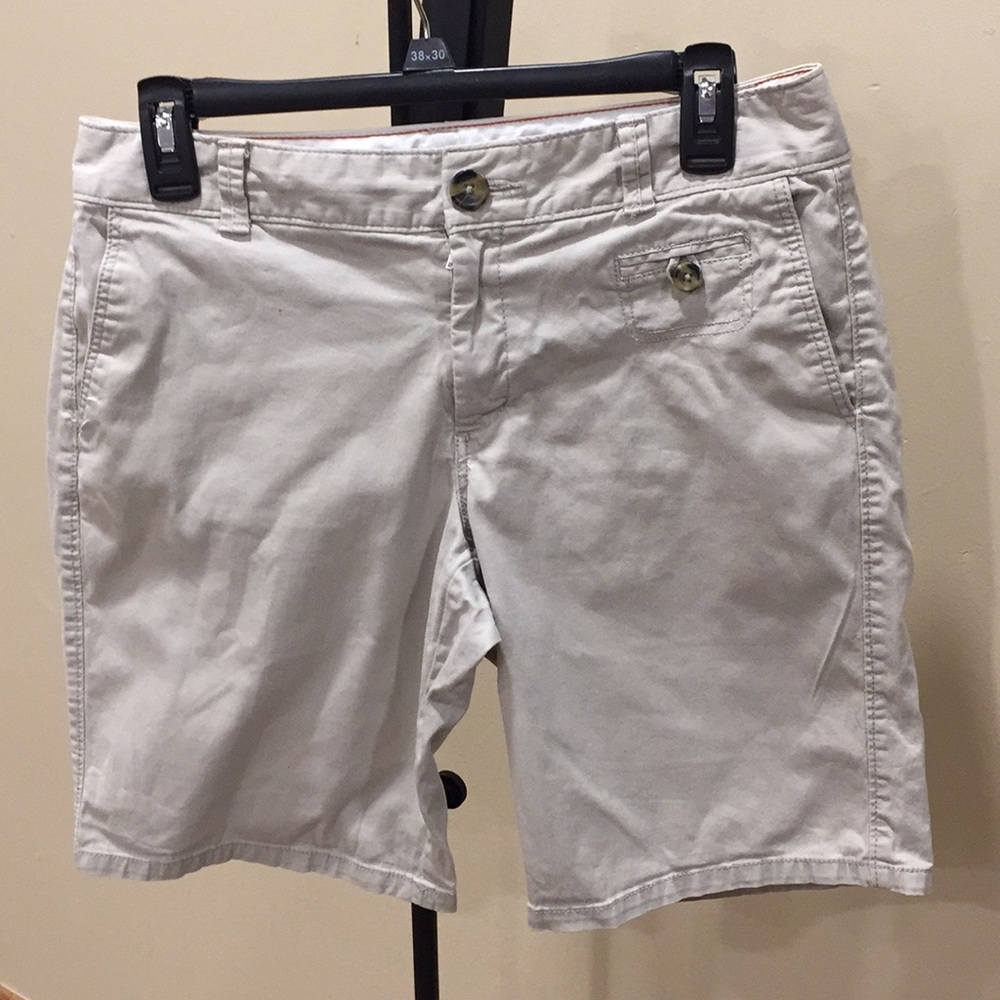 Women’s dockers khaki shorts